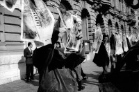 Image of sheet 19900120 photo 25: Geldwaschen vor dem Hauptsitz der Credit Suisse am Paradeplatz, Zürich 1990. Money laundering front of the headquarters of credit suisse Swiss bank.