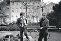 Image of sheet 19900120 photo 31: Die beiden Kuenstler Stefan Nestler (li) und Aleks Weber, 1990 Zürich.