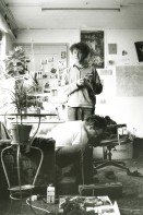 Image of sheet 19900120 photo 9: Stefan Nestler und der 1994 verstorbene Kunstmaler Aleks Weber (unten) in seinem Zürcher Atelier, 1990 Zürich.
