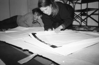 Image of sheet 19900150 photo 31: Die Fotografin, aus der ehemaligen DDR Gundula Schulze und Olivia Heussler Musée de l'Elysée Lausanne. Olivia Gundula im Erismannhof. Zürich 1990