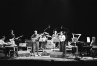 Image of sheet 19900180 photo 12: Gruppe 'Keep the Dog ' mit Fred Frith und Bob Ostertag. Portrait. FaZ und WOZ Konzert in der Roten Fabrik.