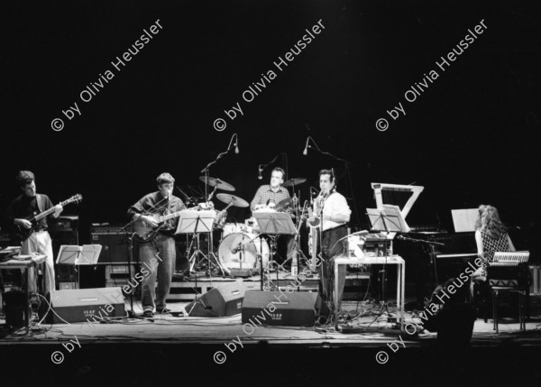 Image of sheet 19900180 photo 16: Zeena Parkins im Konzert mit »Keep the Dog« (mit Fred Frith) in der Roten Fabrik, Zürich 1990.