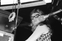 Image of sheet 19900180 photo 8: Zeena Parkins im Konzert mit »Keep the Dog« (mit Fred Frith) in der Roten Fabrik, Zürich 1990.