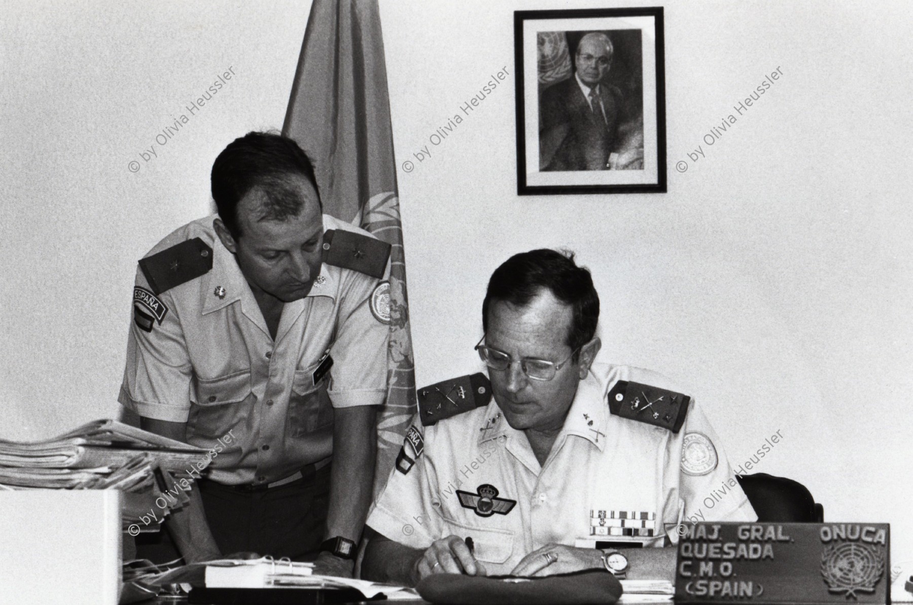 Image of sheet 19900250 photo 12: Im Büro von General Agustin Quesada, Spanien und leitet die UNO Truppen im Einsatz zur Entwaffnung der Contrarebellen Contras in Honduras. 1990 √

Chief of Central American U.N. Observers General Agustin Quesada Gomez (R) Chief of the United Nations Observer forces in Central America, in the operations headquaters in Tegucigalpa. Quesada of Spain is in charge of all U.N. troops in the five Central American countries. AP leaserPhoto) Olivia Heussler of Lookat Photos)