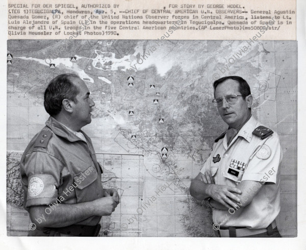 Image of sheet 19900250 photo 16: Chief of Central American U.N. Observers General Agustin Quesada Gomez (R) Chief of the United Nations Observer forces in Central America, listens to Lt. Luis Alejandre of Spain (L) in the operations headquaters in Tegucigalpa. Quesada of Spain is in charge of all U.N. troops in the five Central American countries. AP leaserPhoto) Olivia Heussler of Lookat Photos) 
ist aus Spanien und leitet die UNO Truppen im Einsatz zur Entwaffnung der Contra in Honduras. Tegucigalpa 04.90