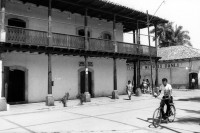 Image of sheet 19900260 photo 22: Platz vor der öffentlichen Bibliothek in Danli, Honduras 1990 Public library √ libreria publica