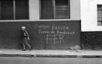 Image of sheet 19900270 photo 9: »Contra basura Fuera de Honduras FER«, Graffiti gegen die Contra-Rebellen, Zentralamerika 1990.


Honduras in April 1990 Central america