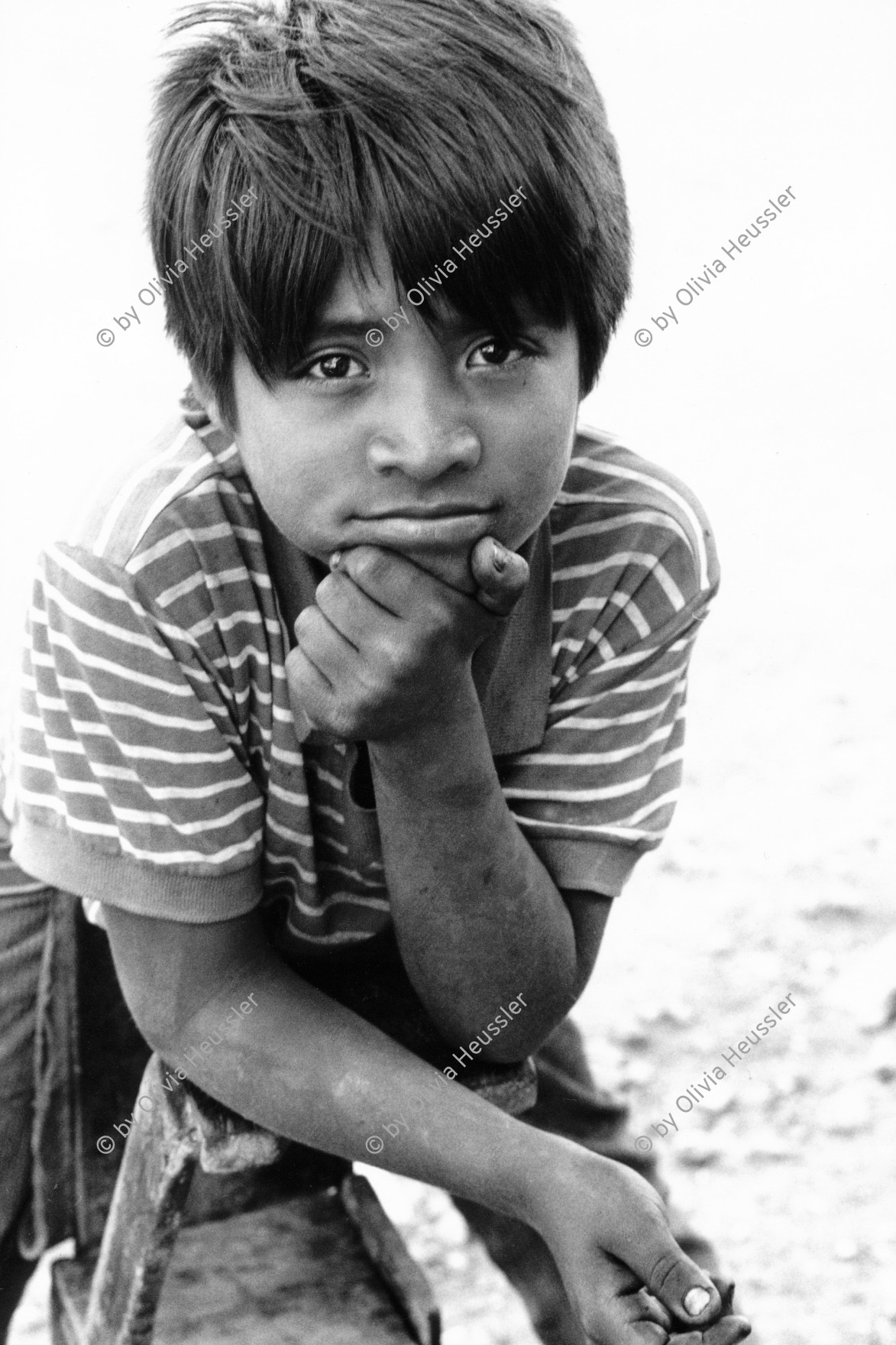 Image of sheet 19900290 photo 10: © 1990, OLIVIA HEUSSLER / www.clic.li
Retrato Portrait Junger Knabe arbeitet als Schuhputzer. Portrait. Panamericana. Nicaragua Esteli √ 1990 boy kind Knabe Junge Kid work Kinderarbeit shoe cleaner

ohne Aufkleber