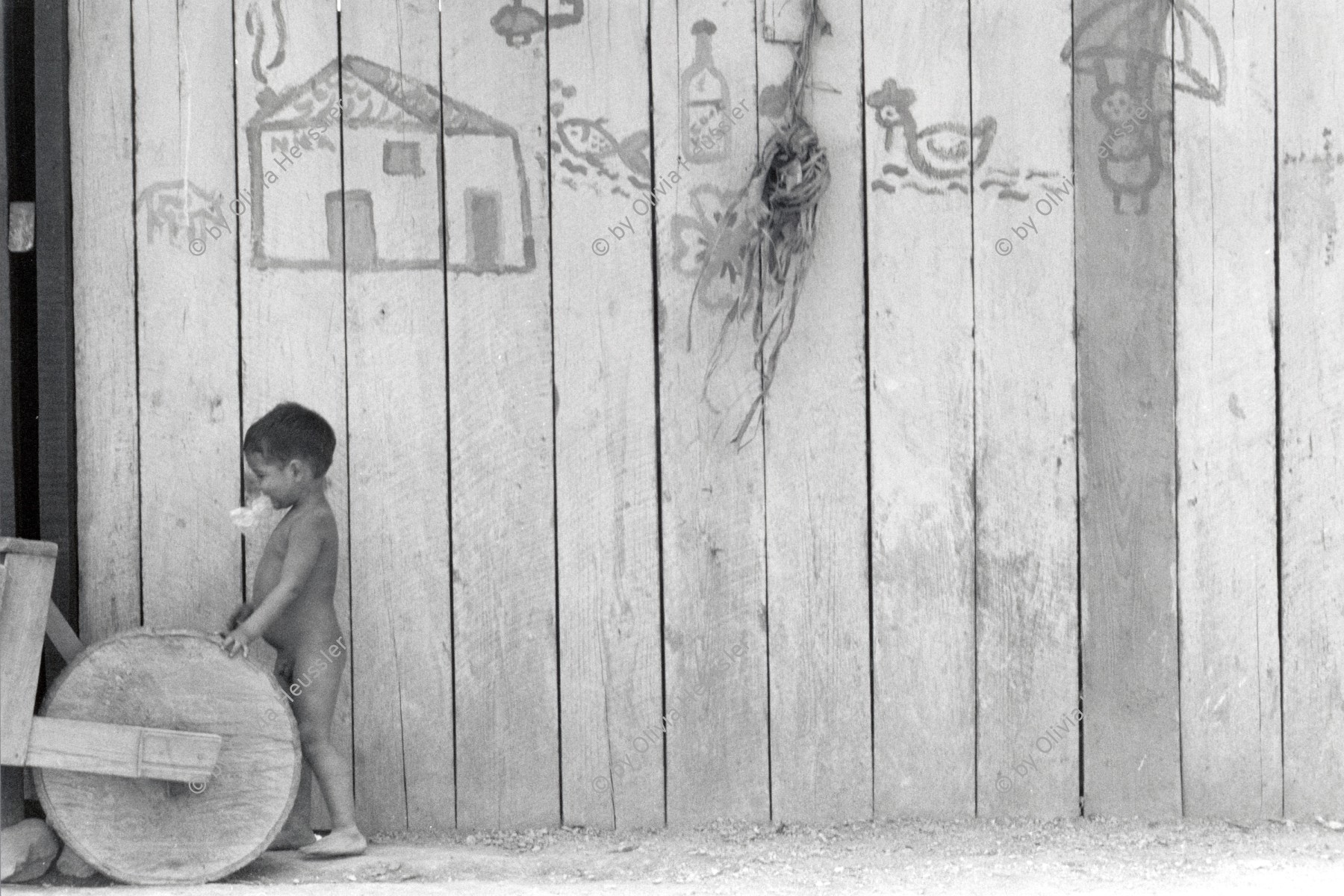 Image of sheet 19900340 photo 7: Nicaraguanisches Fluechtlingskind in einem Fluechtlingslager des UNHCR Honduras, 1990.