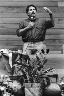 Image of sheet 19900370 photo 0: Der abgewählte sandinistische Präsident Daniel Ortega, hält seine letzte Rede, Managua 1990. 
America Central President FSLN 
the Sandinista President Daniel Ortega holds his last speech before Violetta Chamorro takes the presidency.