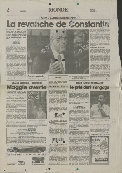 Image of sheet 19900370 photo 4: Der Präsident El Salvadors Alfredo Cristiani hört dem scheidenden FSLN Präsidenten der Sandinisten Cmdte. Kommandant Comandant Daniel Ortega zu. Nicaragua. April 1990 √ 
Alfredo Félix Cristiani Burkard, popularly known as Alfredo Cristiani (born 22 November 1947) was President of El Salvador from 1989 to 1994.