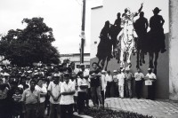Image of sheet 19900390 photo 13: In Esteli Nicaragua wird zum ersten Mal nach der Machtübernahme von Violetta Chamorro, 1. Mai 'gefeiert'. Die Leute stehen vor der Wandmalerei von Nordamerikanischen Künstlern Muralistas Mural. Gruppenbild. Esteli Nicaragua 1990 √
Protest 1 May labor day
Frente Sandinista de Liberación Nacional FSLN Mural Graffitti with Cmdte. Daniel Ortega on the horse