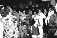 Image of sheet 19900391 photo 13: Frauen aus der Dominikanischen Republik auf Zwischenlandung in Madrid. 1990 √ Frauenhandel Menschenhandel trafficking human