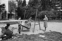 Image of sheet 19900410 photo 5: Kinderspielplatz in Wohnsiedlung Plattenbau. Bukarest Rumänien 05.90 Rumania Romania 1990 √
