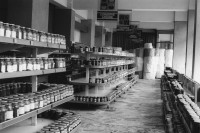 Image of sheet 19900440 photo 2: Supermarkt in Bukarest. Rumänien 05.90 Romania Rumania 1990
√