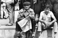 Image of sheet 19900440 photo 9: Zwei Männer in Bukarest während den Protesten gegen Ion Iliescu vom FSN. Rumänien Romania, Rumania Mai 1990 05.90

The National Salvation Front (Romanian: Frontul Salvării Naţionale, FSN) was the governing body of Romania in the first weeks after the Romanian Revolution of 1989, subsequently turned into a political party. FSN is the common root of two of the three largest political parties in Romania today: the Social Democratic Party (PSD) and the Democratic Liberal Party (PD-L).√