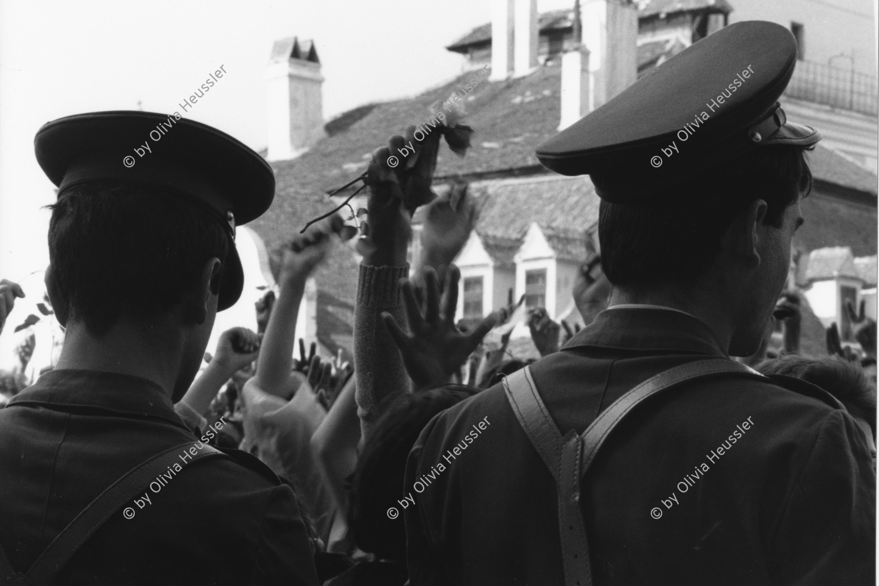 Image of sheet 19900460 photo 14: Angehörige des FSN (Frontul Salvari National) demonstrieren für die Unterstützung Ion Illiescu. 
Flowers in front of the policemen, from the fanatical part of the electoral rally of Iliescu.
Brasov 1990 Rumania Romania Rumänien √

The National Salvation Front (Romanian: Frontul Salvării Naţionale, FSN) was the governing body of Romania in the first weeks after the Romanian Revolution of 1989, subsequently turned into a political party. FSN is the common root of two of the three largest political parties in Romania today: the Social Democratic Party (PSD) and the Democratic Liberal Party (PD-L).