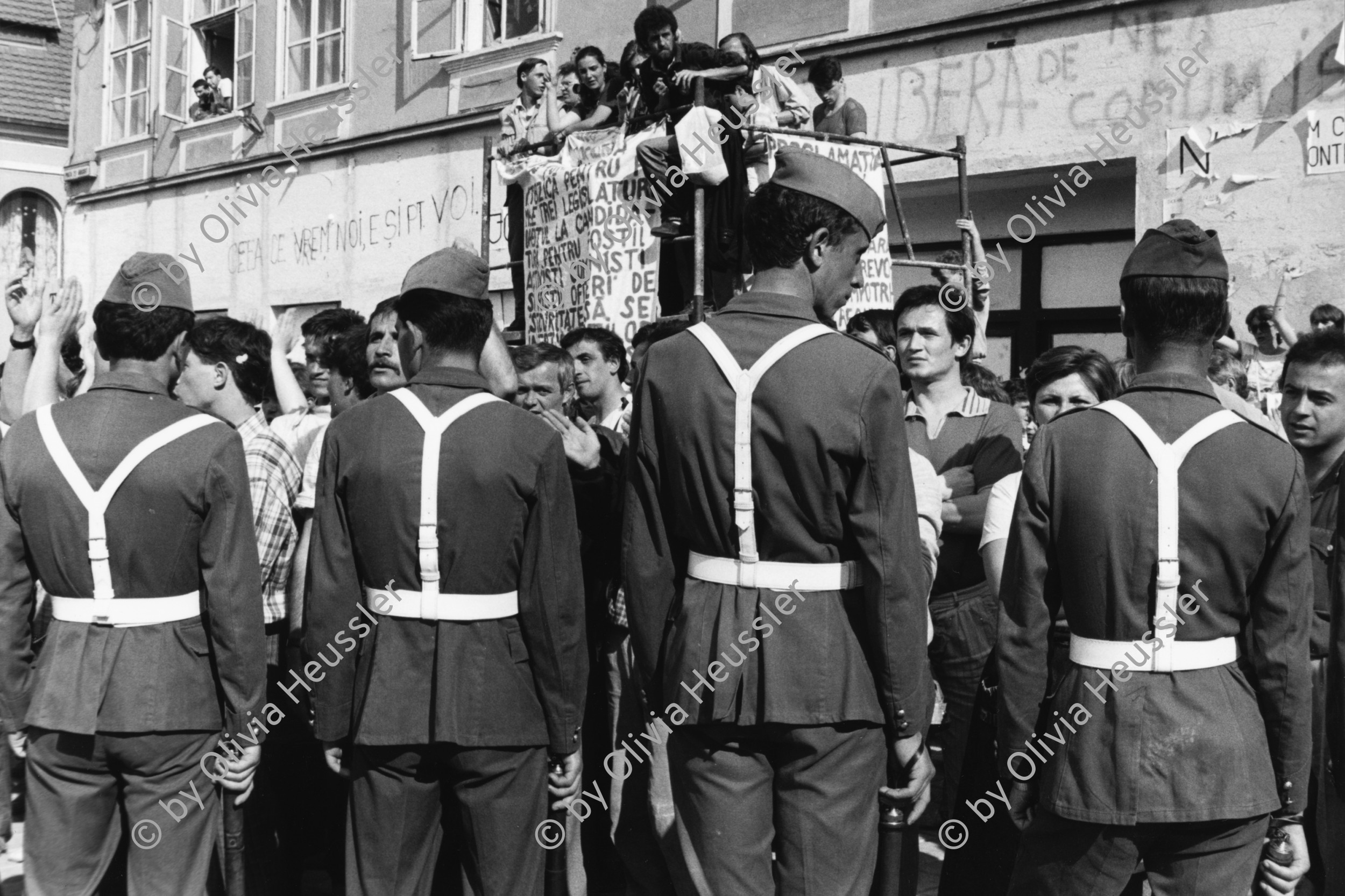Image of sheet 19900460 photo 20: Golanis werden von der Polizei isoliert, Brasov, Rumänien 1990. Romania, Rumania 
Police keeps the opposition 'Golani' away from the fanatics of President Iliescu. 
The National Salvation Front (Romanian: Frontul Salvării Naţionale, FSN) was the governing body of Romania in the first weeks after the Romanian Revolution of 1989, subsequently turned into a political party. FSN is the common root of two of the three largest political parties in Romania today: the Social Democratic Party (PSD) and the Democratic Liberal Party (PD-L). 
Gruppenbild