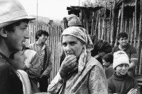 Image of sheet 19900460 photo 34: Diese Romnis Roma leben in einem Dorf Ungarisch Stämmiger. Sacele Rumänien. Romania Rumania 1990 √