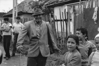 Image of sheet 19900460 photo 35: Roma leben in einem Dorf Ungarisch Stämmiger. Sacele Rumänien Rumania Romania. 1990 √