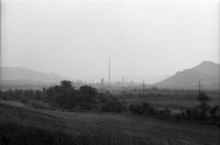 Image of sheet 19900470 photo 33: Nachdem ich mit der SRK Schweizerisches Rotes Kreuz, Beamtin ohne Dolmetscher, da nicht für Romni interessiert, ins Dorf für ungarisch stämmige fuhr, hat sich die Meinung der Beamtin über die Roma schlagartig geändert. Die Romni Roma klauten, bissen und spuckten uns nicht an. In Copsa Mica trafen wir Angehörige der Jambasi. Sie sind nicht sesshafte Viehändler. Die Kirchenburg steht in Prejmer.
 Die alten Sachsen sprechen noch Deutsch.
Copsa Mica, Rumänien Romania 1990

The Roma (Roma in Romani; Romi or Țigani in Romanian) constitute one of the largest minorities in Romania. According to the 2011 census, they number 619,007 people or 3.2% of the total population, being the second-largest ethnic minority in Romania after Hungarians. The Roma are Romania's most socially and economically disadvantaged minority, with high illiteracy levels