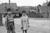 Image of sheet 19900470 photo 35: Rom Kinder auf der Strasse, Rumänien 1990.