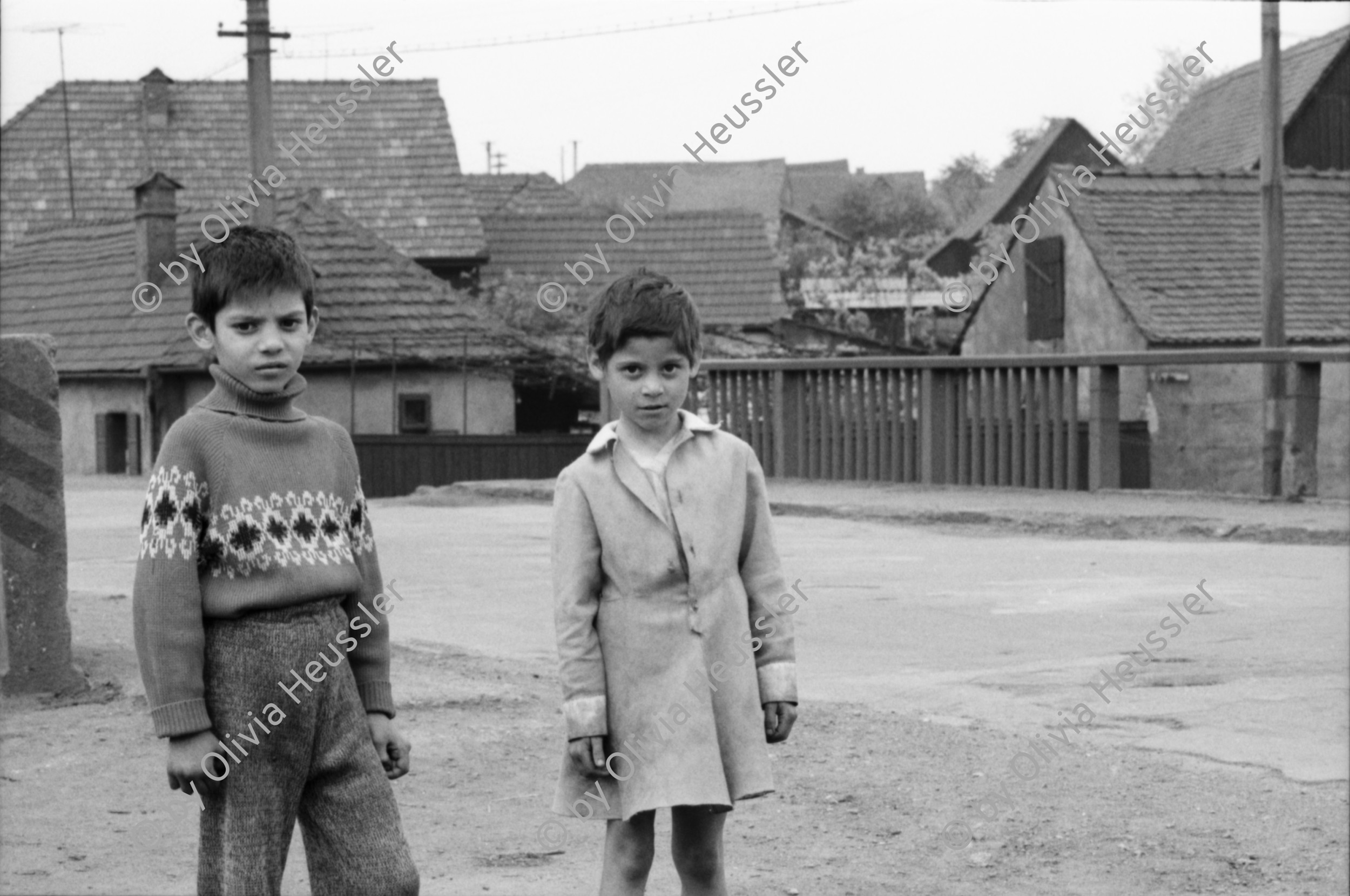 Image of sheet 19900470 photo 35: Rom Kinder auf der Strasse, Rumänien 1990.