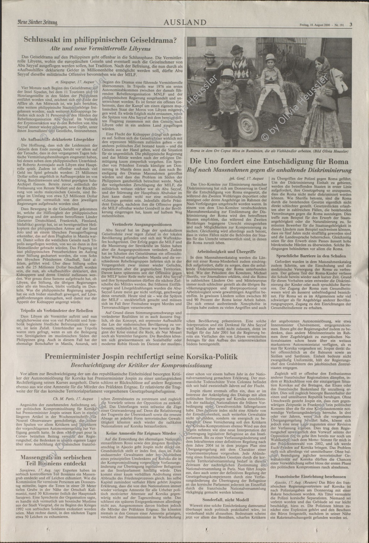 Image of sheet 19900480 photo 4: © 1990, OLIVIA HEUSSLER / www.clic.li
Die Jambasi kommen ursprünglich aus Ungarn, nicht sesshaft und arbeiten als Viehändler. Copsa Mica Rumänien 05.90 1990 √ Gruppenbild Romania Rumania 
(Spiegel) Familie Baby Mutter mit Säugling. Pferd pferdewagen Männer Mann Kinder
The Jambasi originally from Hungary, and not sedentary work as horse dealer.
mother baby child boy man men children family animal hut
The Roma (Roma in Romani; Romi or Țigani in Romanian) constitute one of the largest minorities in Romania. According to the 2011 census, they number 619,007 people or 3.2% of the total population, being the second-largest ethnic minority in Romania after Hungarians. The Roma are Romania's most socially and economically disadvantaged minority, with high illiteracy levels
© 1990, OLIVIA HEUSSLER / www.clic.li