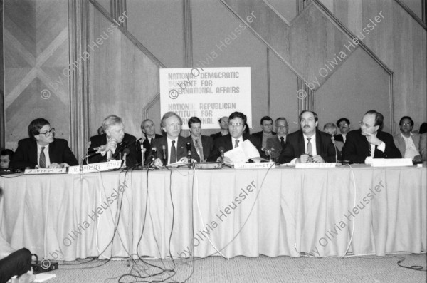 Image of sheet 19900490 photo 33: Wahlen. Rom beim wählen. Der Parteivorsitzende mit seinen Mitarbeitern Mihai im Büro einer der Romni Parteien.Bei der Familie Mihai. Familie Mihai geht ins Wahllokal. Die Grossmutter hat Jahre in Internierungslager im heutigen Moldavien Moldavia ehemalige Sovietunion,  leben müssen, ist auch dabei. Nr. 18. 2 Kinder mit Kinderwagen. Familie Tatu wählen zu Hause. PK in Bukarest. Nr. 23 li: Ivan Gheorghe parlamentarier, Mi: Nikolae Gheorghe. Re: Prof. Raditz.Nr. 31 Luminita Cioaba (mi). US Demokraten und Republikaner National Affairs, überwachten die Wahlen. PK. 

Sibiu. 1990 Romania Rumänien Rumania 
Roma Romi Zigeuner Gypsies for the first elections after 40 years. 
democratical demokratie process prozess