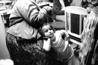 Image of sheet 19900510 photo 27: little girl Blanca in the lap of her great-grandmother Mihai.