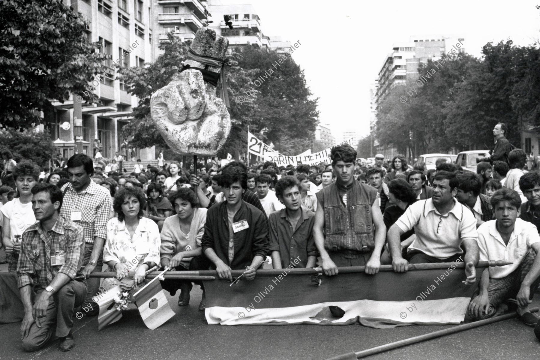 Image of sheet 19900520 photo 13: Demonstration (der Gegner von Ion Iliescu FSN) und Hungerstreikenden Hungerstreik 'Greva foame' der Golani's Richtung TV Gebäude sie wollen einen Film zurück haben, der beschlagnahmt wurde. Nr. 10 und 11 re: Androne Radu mi: Ovidiu Antoine Poditarn li: Orthodoxer Priester Georghe Tabacaro (Sarghiol de Dehl)? Tulcea. Bukarest Rumänien Romania Rumania 1990 √

The National Salvation Front (Romanian: Frontul Salvării Naţionale, FSN) was the governing body of Romania in the first weeks after the Romanian Revolution of 1989, subsequently turned into a political party. FSN is the common root of two of the three largest political parties in Romania today: the Social Democratic Party (PSD) and the Democratic Liberal Party (PD-L).