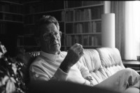 Image of sheet 19900530 photo 20: Interwiev und Portrait mit Prof. Hans Küng (CH) Theologe in Tübingen für die Schweizer Illustrierte mit Nik Niethammer.
