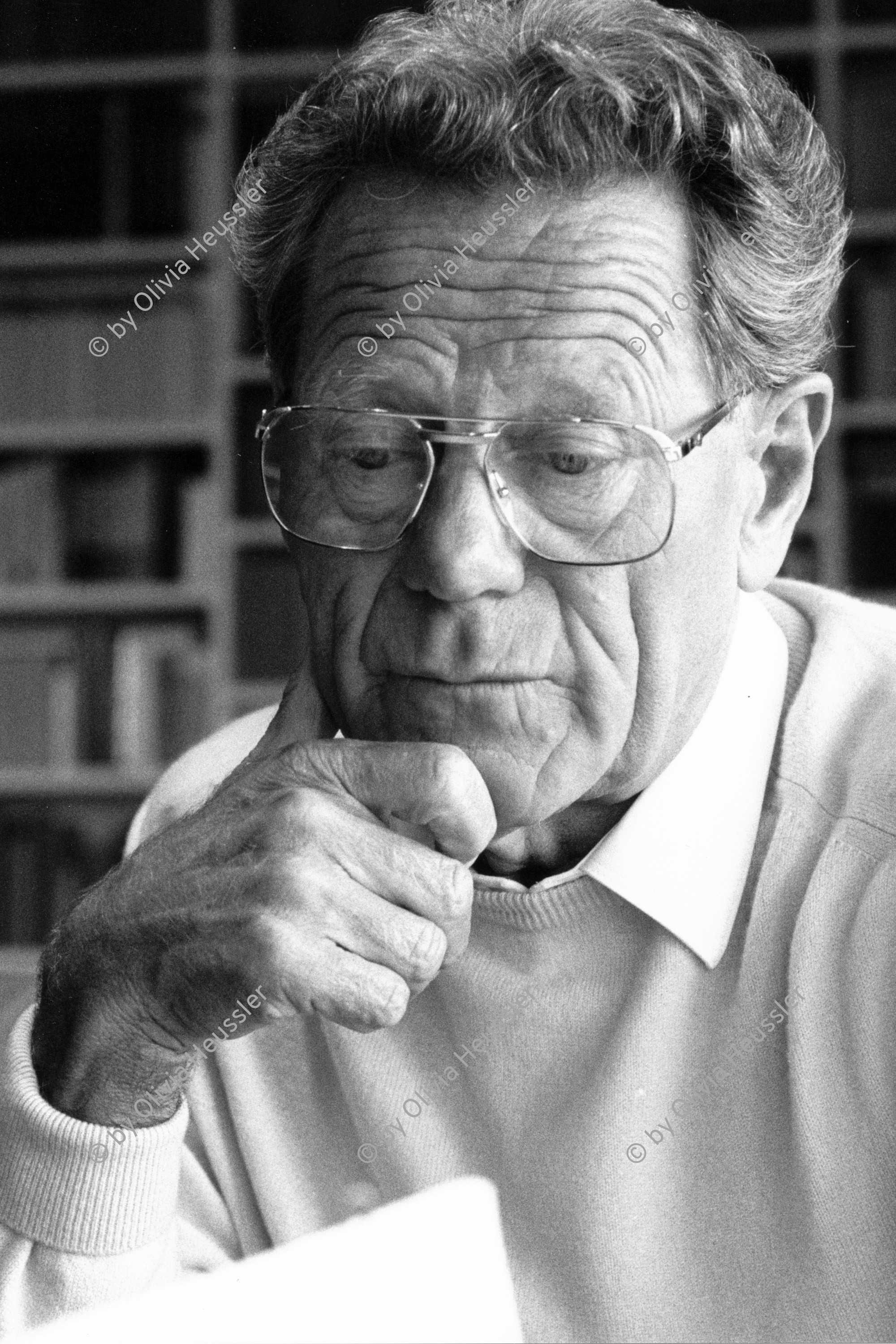 Image of sheet 19900530 photo 27: Interview und Portrait mit Prof. Hans Küng (CH) schweizer Theologe in Tübingen für die Schweizer Illustrierte mit Nik Niethammer.
1990 Germany Deutschland Europe
Religion Theologie √

Hans Küng (born March 19, 1928, in Sursee, Canton of Lucerne) is a Swiss Catholic priest, theologian, and author. Since 1995 he has been President of the Foundation for a Global Ethic (Stiftung Weltethos). Küng is "a Catholic priest in good standing", but the Vatican has rescinded his authority to teach Catholic theology. He had to leave the Catholic faculty, but remained at the University of Tübingen as a professor of ecumenical theology, serving as an emeritus professor since 1996. Although Küng is not officially allowed to teach Catholic theology, neither his bishop nor the Holy See have revoked his priestly faculties.