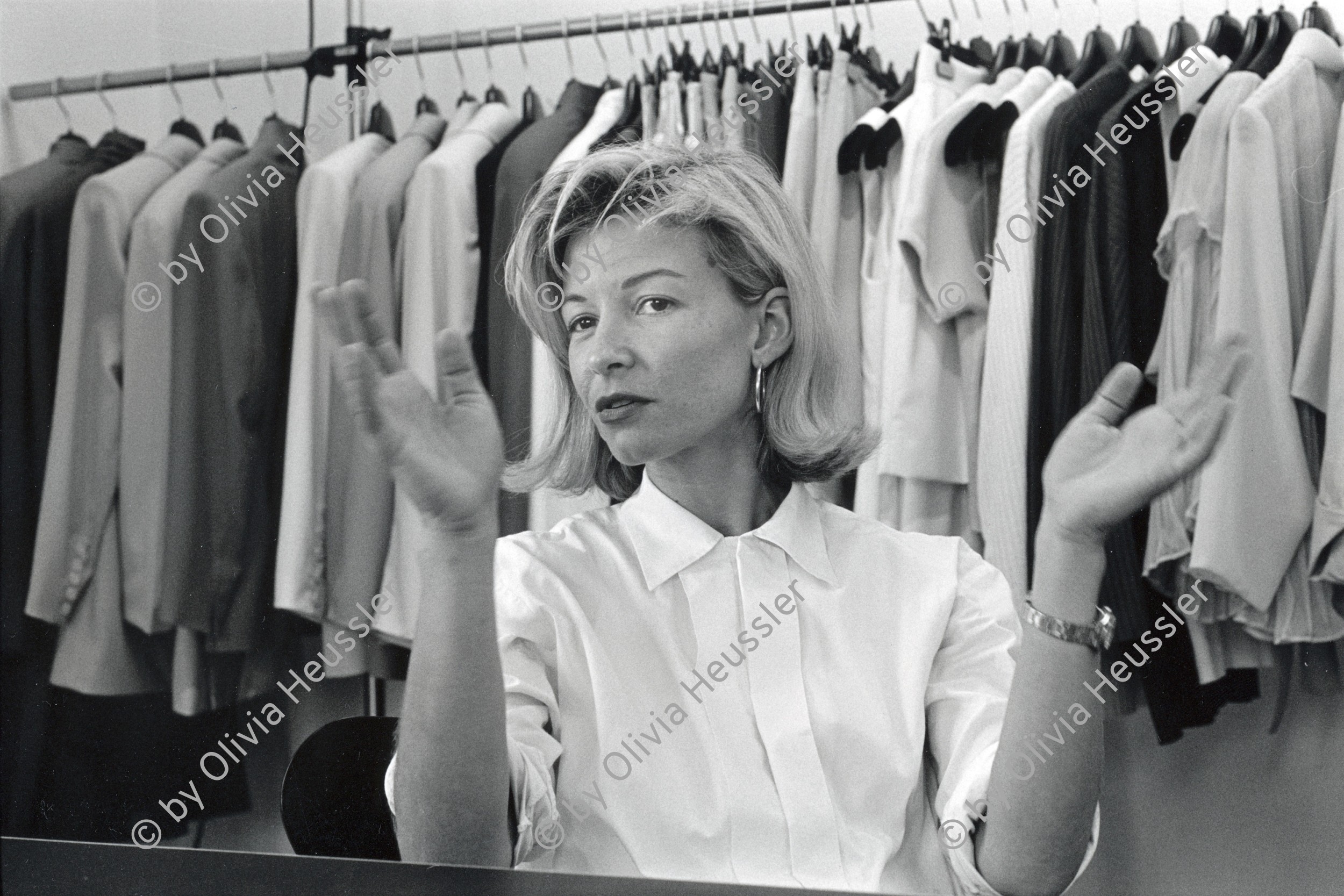 Image of sheet 19900610 photo 21: © 1990, OLIVIA HEUSSLER / www.clic.li
Swiss fashiondesigner Dorothée Vogel at home, where she is working on her collections. Zürich Schweiz switzerland 1990 Designer Fashion Mode √