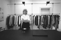 Image of sheet 19900620 photo 31: © 1990, OLIVIA HEUSSLER / www.clic.li
Swiss fashiondesigner Dorothée Vogel at home, where she is working on her collections. Zürich Schweiz switzerland 1990 √ Designer Fashion Mode