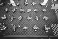 Image of sheet 19900630 photo 12: Bei den Bridge Weltmeisterschaften 1990 in Genf. Schweiz. Suisse Geneva 1990 √
World champion ship 
People sitting on tables to play cards.
