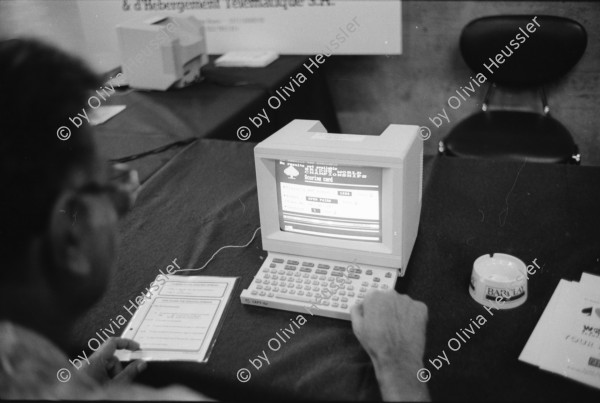 Image of sheet 19900630 photo 29: Bridge Weltmeisterschaft im Palais Expo. Turnier. Zia Mahmoud aus Pakistan, Rixi Markus, gest. Benito Garozzo ital. Bijoutier.etc. Genf Geneva 1990

Zia Mahmood (born January 7, 1946 in Karachi, Pakistan) is a Pakistani professional bridge player. He is a World Bridge Federation and American Contract Bridge League Grand Life Master. He has a knack for bringing out the best in his partners and is regarded as one of the greatest players of the game. As of April 2011 he ranks number 10 among Open World Grand Masters.[1]