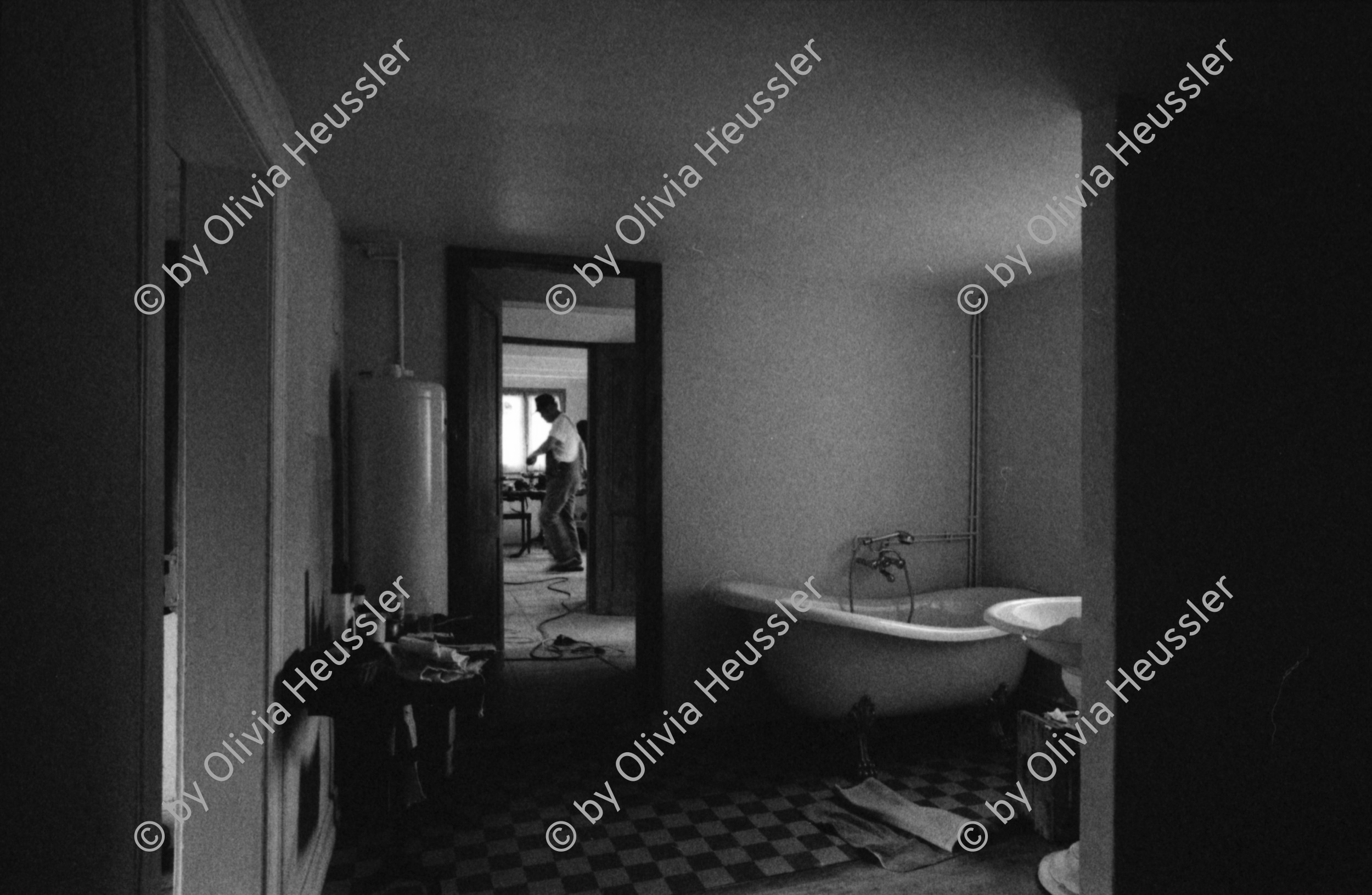 Image of sheet 19900660 photo 26: Salle de Bain, Alsace, France 1990.