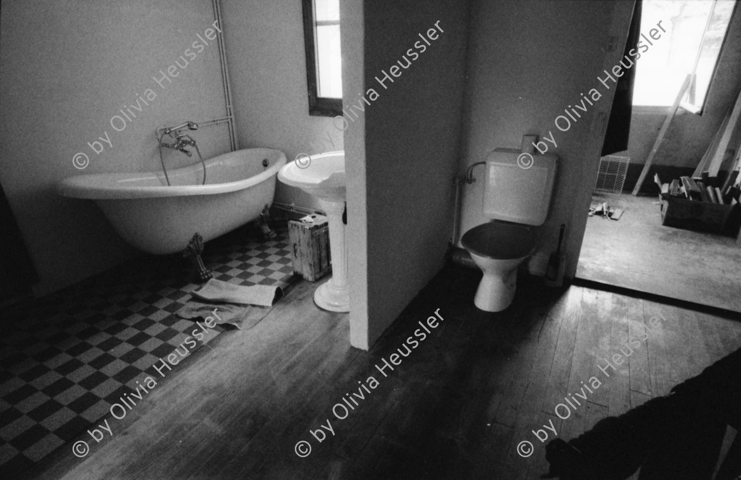 Image of sheet 19900660 photo 27: Salle de Bain, Alsace, France 1990.