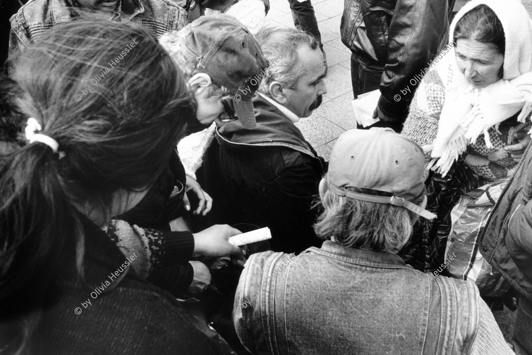 Image of sheet 19900670 photo 36: Schwarzmarkt am Alexanderplatz in Berlin. 1990 Romani Germany DDR Market black Blackmarket √ GDR