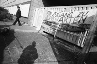 Image of sheet 19900680 photo 12: Gebäude der Stasi an der Magdalenenstrasse wurde unter Anführung von Wolf Biermann besetzt. Berlin, Deutschland 1990.
Auswahl