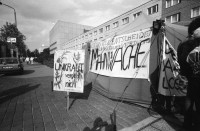 Image of sheet 19900680 photo 6: Mit Alex Grass (Echo der Zeit, Radioreporter DRS 1) besuchte ich die Beratungsstelle für Vietnamesische ArbeitnehmerInnen in Berlin Marzahn. Rhinstrasse Nguyen Luu Huong Quang gab uns ein Gespräch. Das Gebäude der Stasi an der Magdalenenstrasse wurde unter Anführung von Wolf Biermann besetzt. Berlin Ost-Berlin Ost Deutschland  GDR DDR 1990