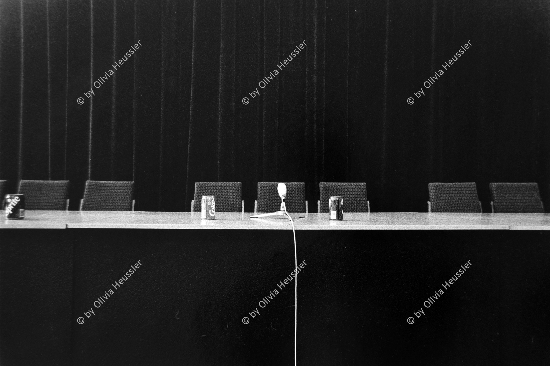 Image of sheet 19900710 photo 16: Im Arbeitsraum von SS Reichsminister Göhring im ehemaligen Reichsluftfahrtministerium. Ost Berlin DDR. Fashisme Faschismus Nationalsozialismus

Das Reichsluftfahrtministerium (RLM) war ein Ministerium in der Zeit des Dritten Reichs. Für dieses Ministerium wurde 1935 ein monumentales Bürogebäude in Berlin errichtet, das seit 1992 Detlev-Rohwedder-Haus heißt und heute Sitz des Bundesministeriums der Finanzen ist.

The Ministry of Aviation (German: Reichsluftfahrtministerium, RLM) was a government department during the period of Nazi Germany (1933–45). It is also the original name of a building in Wilhelmstraße in central Berlin, the capital of Germany, which now houses the Bundesministerium der Finanzen (German Finance Ministry). Exhibition