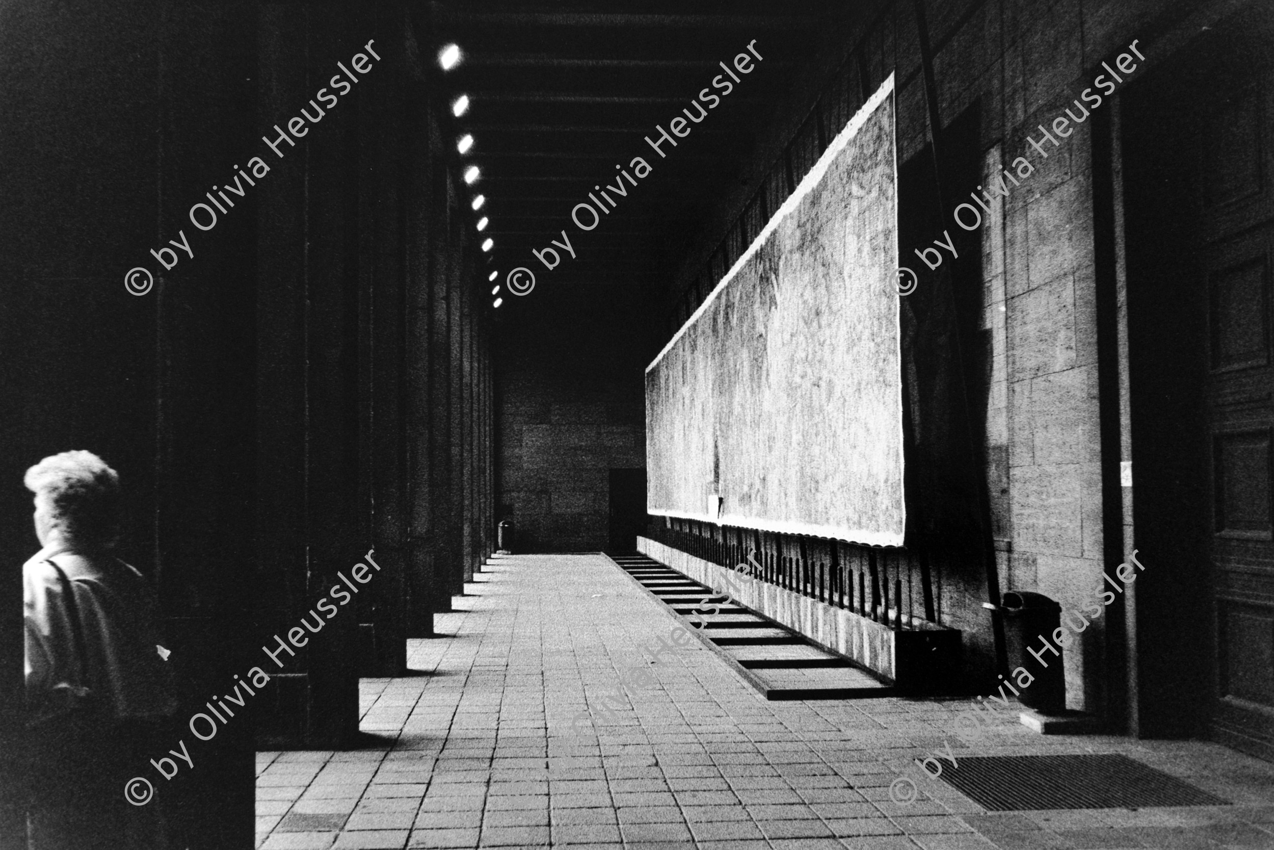 Image of sheet 19900710 photo 22: Das Reichsluftfahrt ministerium (RLM) war ein Ministerium in der Zeit des Dritten Reichs. Für dieses Ministerium wurde 1935 ein monumentales Bürogebäude in Berlin errichtet, das seit 1992 Detlev-Rohwedder-Haus heißt und heute Sitz des Bundesministeriums der Finanzen ist. DDR GDR Ost Berlin 1990
Kunst am Bau Nationalsozialismus Faschismus Art 

The Ministry of Aviation (German: Reichsluftfahrtministerium, RLM) was a government department during the period of Nazi Germany (1933–45). It is also the original name of a building in Wilhelmstraße in central Berlin, the capital of Germany, which now houses the Bundesministerium der Finanzen (German Finance Ministry).

Kunst am Bau von Lewandovsky von Gruppe Autoperforationskünstler. 
Exhibition