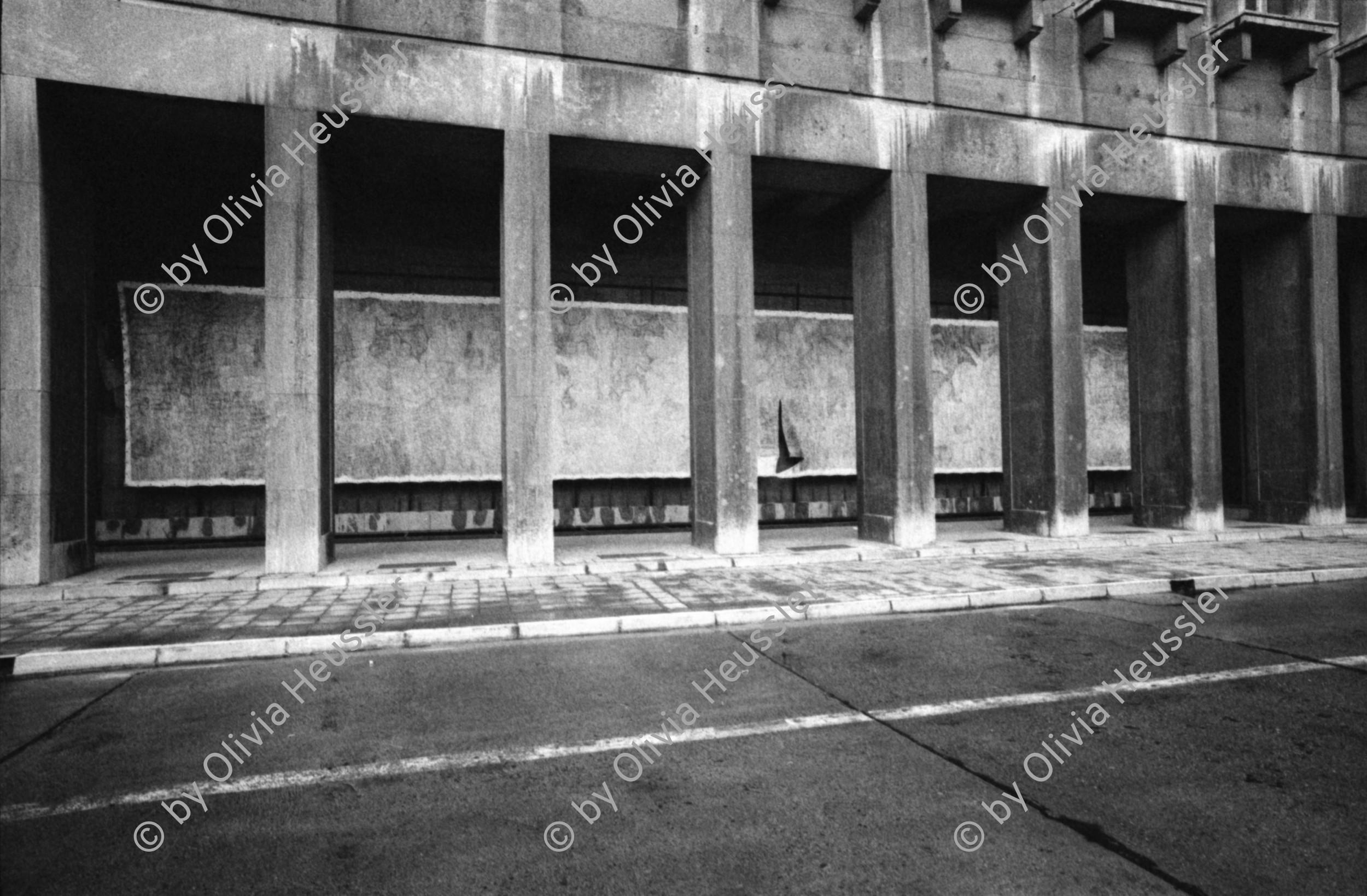 Image of sheet 19900710 photo 26: Das Reichsluftfahrtministerium (RLM) war ein Ministerium in der Zeit des Dritten Reichs. Für dieses Ministerium wurde 1935 ein monumentales Bürogebäude in Berlin errichtet, das seit 1992 Detlev-Rohwedder-Haus heißt und heute Sitz des Bundesministeriums der Finanzen ist.
Pater Noster Lift  DDR GDR Ost Berlin 1990
The Ministry of Aviation (German: Reichsluftfahrtministerium, RLM) was a government department during the period of Nazi Germany (1933–45). It is also the original name of a building in Wilhelmstraße in central Berlin, the capital of Germany, which now houses the Bundesministerium der Finanzen (German Finance Ministry).
 ehemaliger Arbeitsraum von Göhring. Kleiner Festsaal. Nr. 16
 Fanta und Coca Cola ! Kunst am Bau von Levandowski. Schnitt.
 Reichsadler im Brückengeländer.Elbe.? 
Markthalle am Alexander Platz. Eingang von Via Lewandovsky 1990 von Gruppe Atoperforationskünstler. Bild im Innern 'Lohn der Arbeit'.
