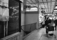 Image of sheet 19900710 photo 35: Schaufenster in der DDR, Ost-Berlin Alexanderplatz, 1990. Wir sind billiger als der Westen