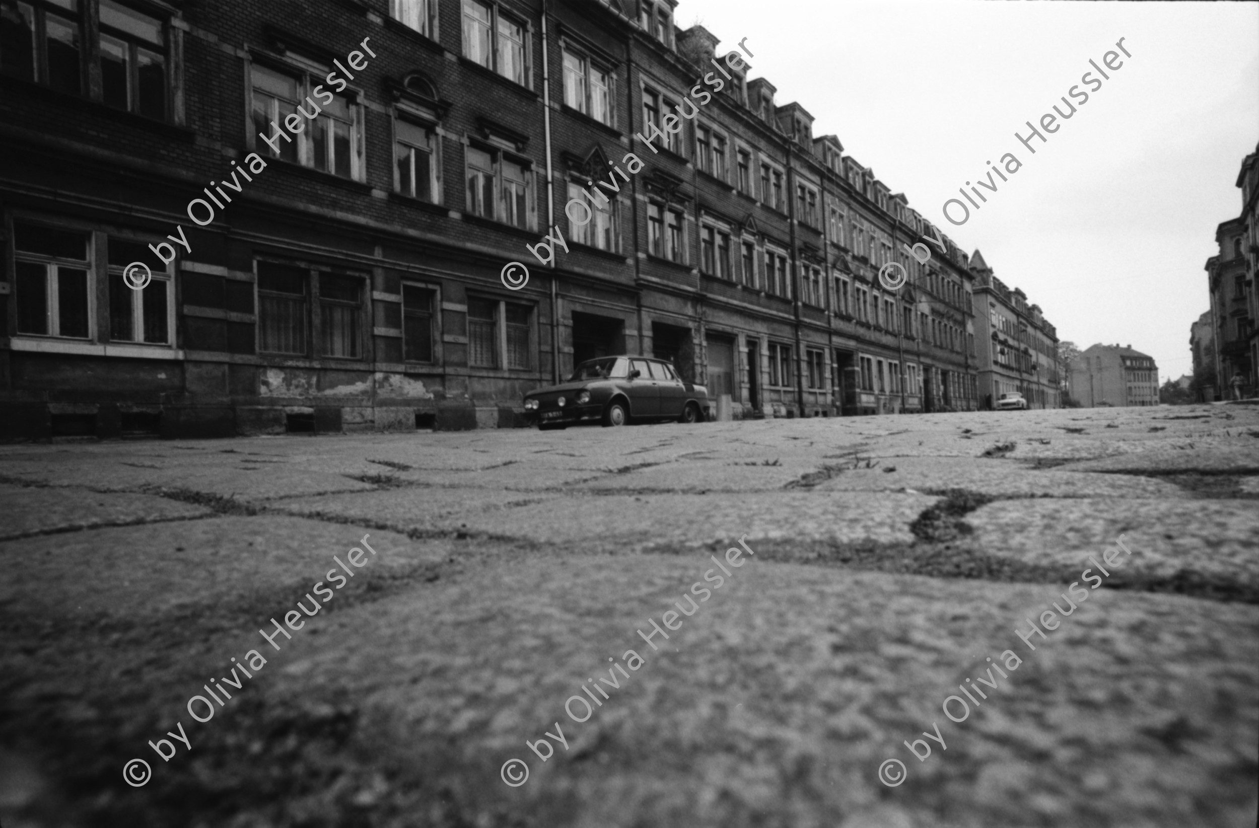 Image of sheet 19900750 photo 27: Strasse mit Kopfsteinpflaster, Dresden 1990.
Auswahl