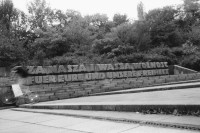 Image of sheet 19900760 photo 33: Ein polnisches Denkmal erinnert an den Krieg, Berlin 1990.