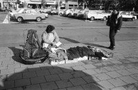 Image of sheet 19900770 photo 2: Strassenverkäufer in Pankow. Vietnamesische Fremdarbeiter Vertragsarbeiter Innen aus Vietnam als Textilnäherinnen in VEB Fortschritt Herrenbekleidung tätig.
 Im Wohnheim an der Rhinstrasse 91 D,Zimmer 5, Berlin 1136
 Friedrichsfelde Ost. S-Bahn. mit ihren Kleinkindern. Sie wohnen
 zu dritt mit ihren Kindern im selben Zimmer , abgetrennt mit
 Vorhängen. Die Väter der Kinder sind unbekannt. Die Frauen werden
 alle ausgeschafft.
Büro der Ausländerbeauftragten beim Ministerrat der DDR. Beratungsstelle für jüdische Emigranten.
 Im ehemaligen Reichsluftfahrtministerium fragen sovietische russische Juden und Jüdinnen um Asyl. Eine alte Frau schläft erschöpft auf ihrem Gepäck. Otto Grothewohlstr. 19 D
Reichspropaganda Ministerium. Das Reichsluftfahrtministerium (RLM) war ein Ministerium in der Zeit des Dritten Reichs. Für dieses Ministerium wurde 1935 ein monumentales Bürogebäude in Berlin errichtet, das seit 1992 Detlev-Rohwedder-Haus heißt und heute Sitz des Bundesministeriums der Finanzen ist.
Nguen Lun Huong Quang right, works at the advice centre for Vietnamese migrant workers in East-Berlin, former GDR. The advice centeris provisional and was set up very fast, because the demand for legal advice, how to avoid dismissalles , in connection with
 their work-situations as well as informationon possibilities to
 learn German, was very high.
 The general situation has worsened during the last months due to
 massdismisalles , because of measures seeking higher profits.
 The future of the Vietnamese industrial sewers for male clothing.
 working at the VEB Fortschritt is very unsure.As far as the living situation of these young mothers is concerned, they have to live on very little space and the cost of living is getting higher every day due to the political change.
Berlin 1990