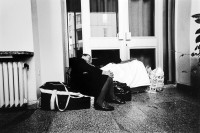 Image of sheet 19900770 photo 33: Kurz vor der Schliessung der Beratungsstelle für jüdische Einwanderer aus der Sovietunion, Berlin DDR, 1. Oktober 1990. Juden und Jüdinnen
Im ehemaligen Reichsluftfahrt Ministerium 
Exhibition
Out of: From time to time / VonZeitzuZeit
On October 1, 1990, Jewish people from the USSR fled from repression to the House of Cultures (formerly Reichsulftfahrtministerium) in Berlin